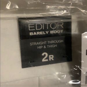 NWT - Editor Barely Boot Pants - Size 2 Reg